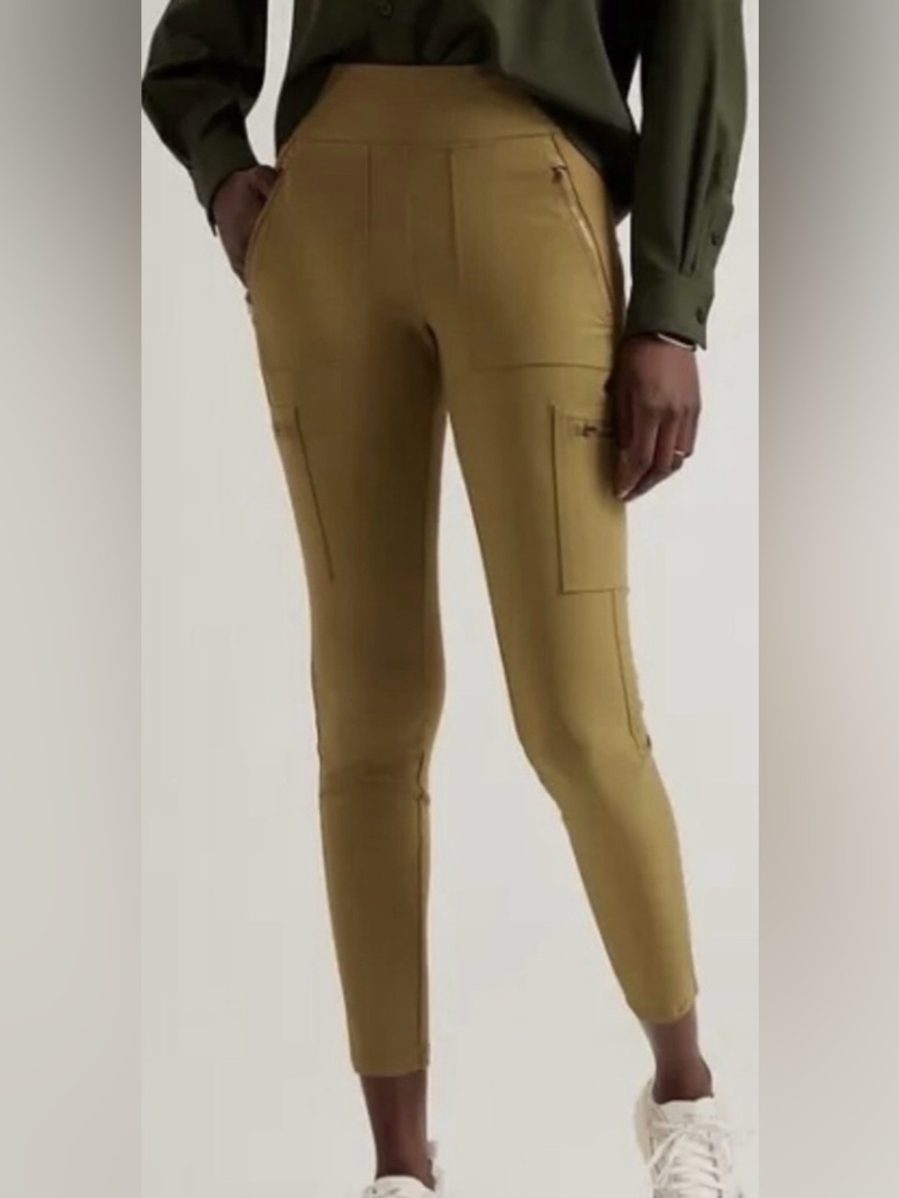 Athleta Headlands Hybrid Cargo Tight Size 4